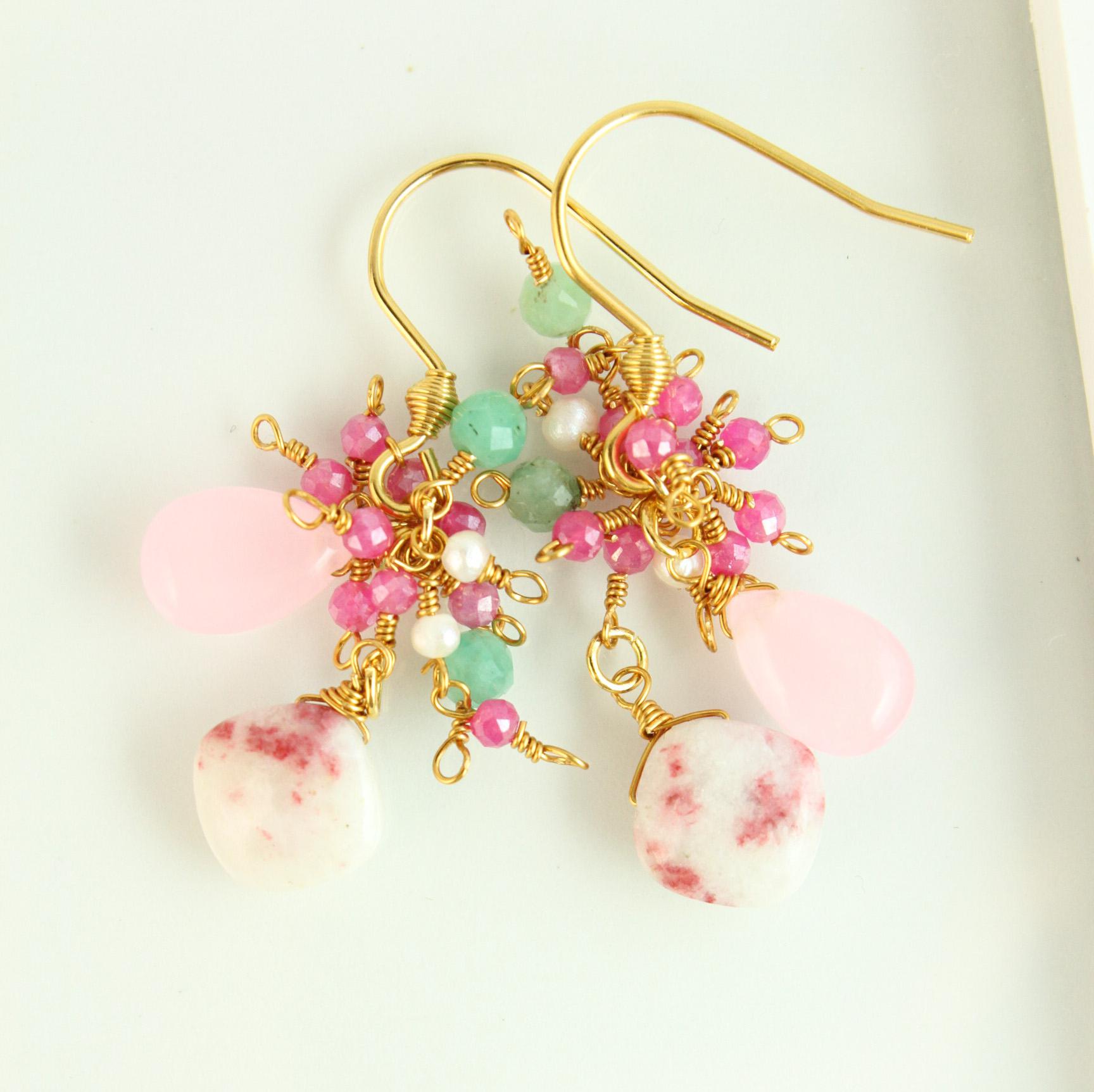 【超希少石】桜とイチゴミルクカラーエメラルドの耳飾り