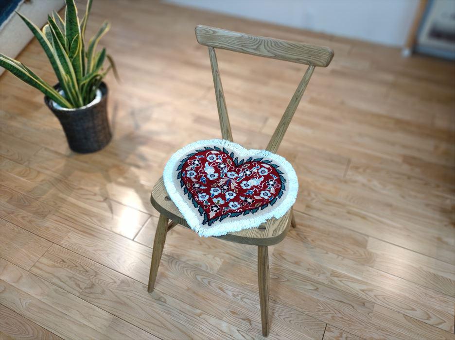 ペルシャ絨毯 ミニ ハート型 32×35cm あざやかレッド 小花柄 ナイン産 あざやかレッド ペルシャ絨毯 ミニ ハート型 小花柄 32×35cm ナイン産