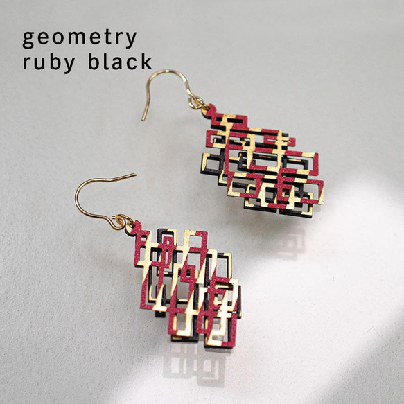 紙の耳飾り karupi 『geometry』ruby black 1枚目の画像