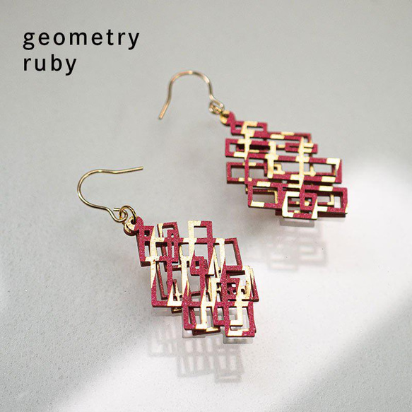 紙の耳飾り karupi 『geometry』ruby 1枚目の画像