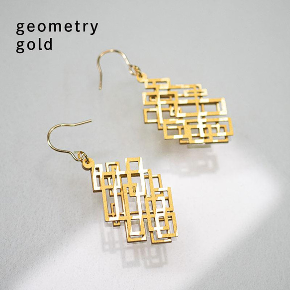 紙の耳飾り karupi 『geometry』gold 1枚目の画像
