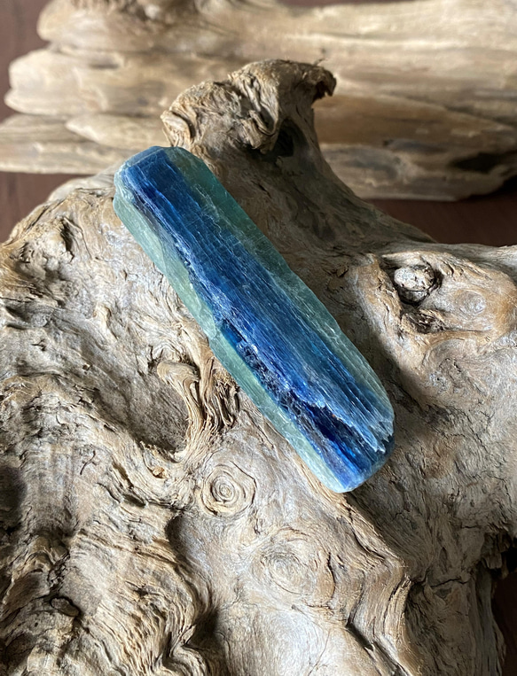 バイカラーカイヤナイト原石 01 Natural Blue-Green Kyanite 天然石 1枚目の画像