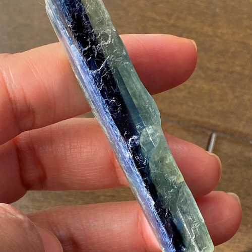 バイカラーカイヤナイト原石 01 Natural Blue-Green Kyanite バイカラーカイヤナイト原石 01 Natural Blue-Green Kyanite