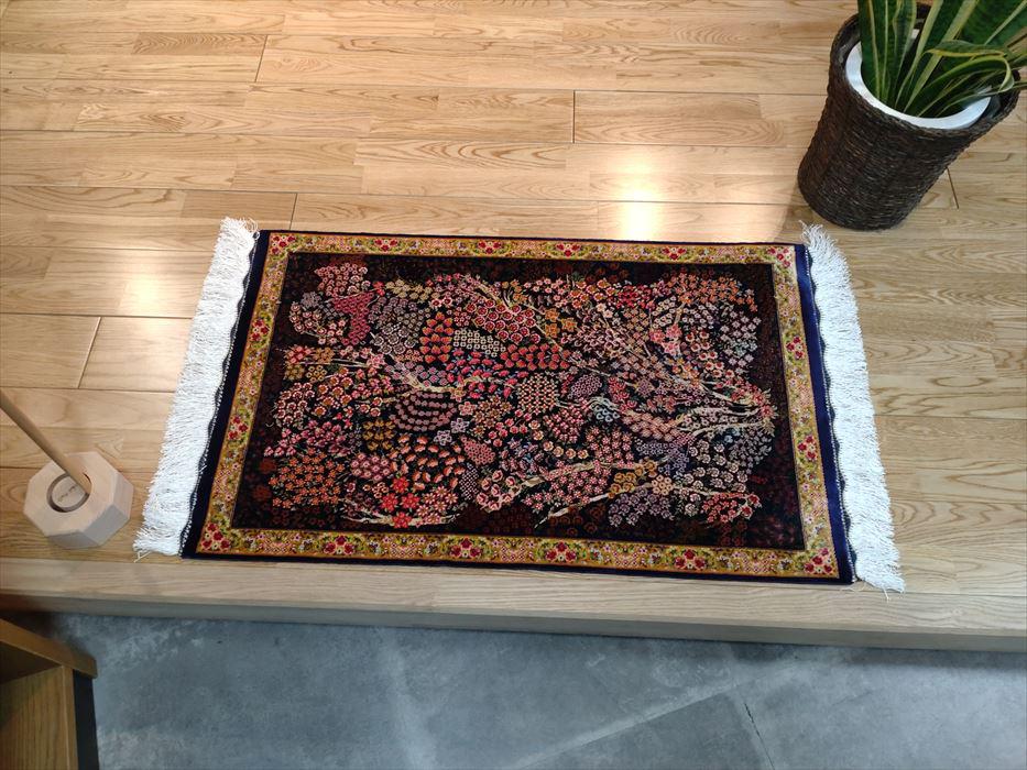 ペルシャ絨毯　額装付き　題名　命の木