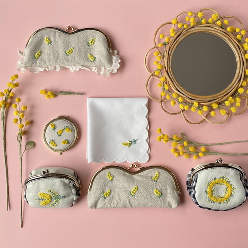 ミモザ立体刺繍 壁掛けミラー （139） ドレッサー・ミラー・鏡台