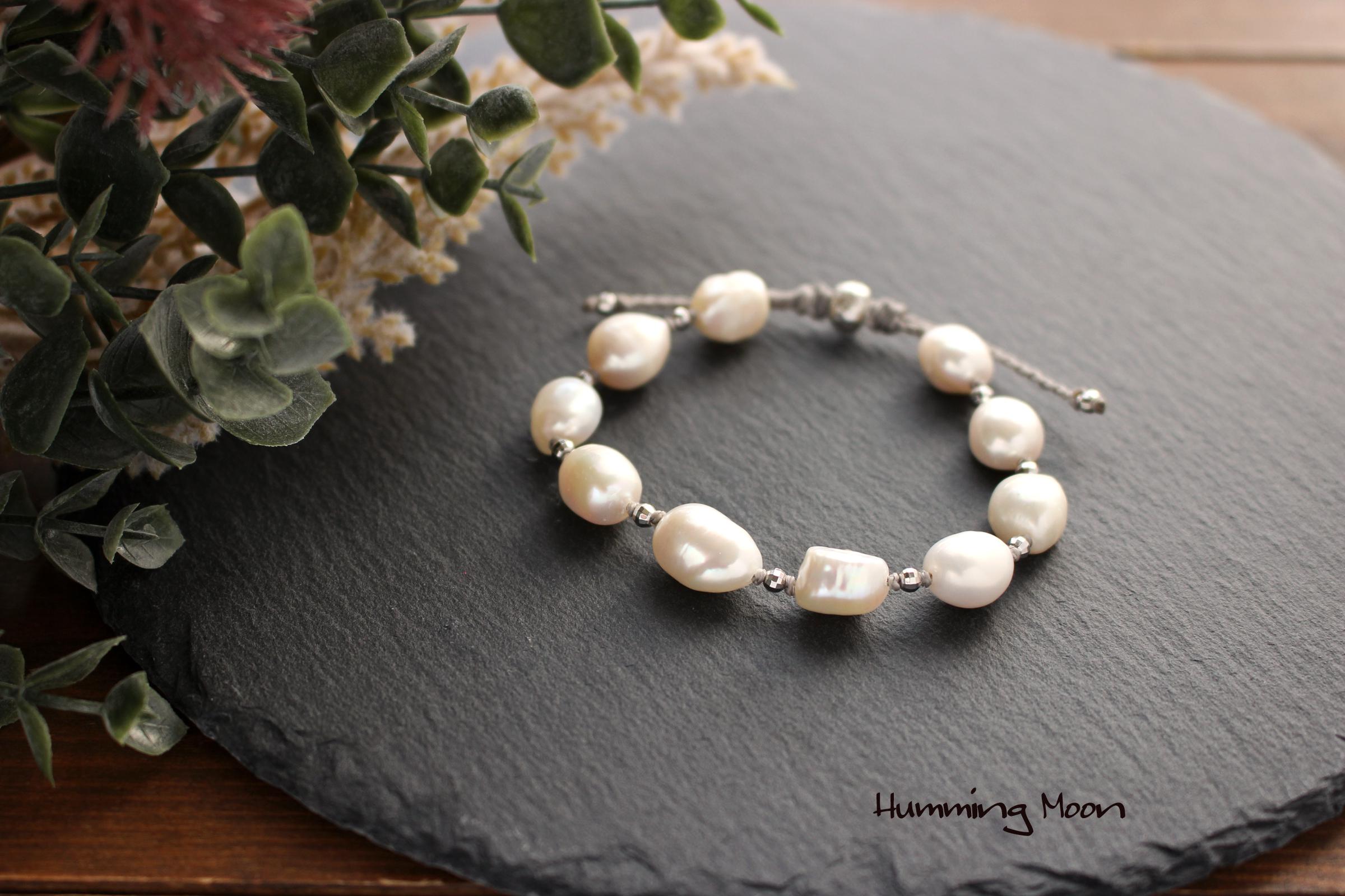 《silvers925》大粒のバロック淡水パールのコードブレスレット／ホワイト