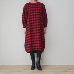 橡膠下擺便於行走❣️ 來自秋季的拉絨棉氣球袖連衣裙（免費/紅黑格紋） 第2張的照片