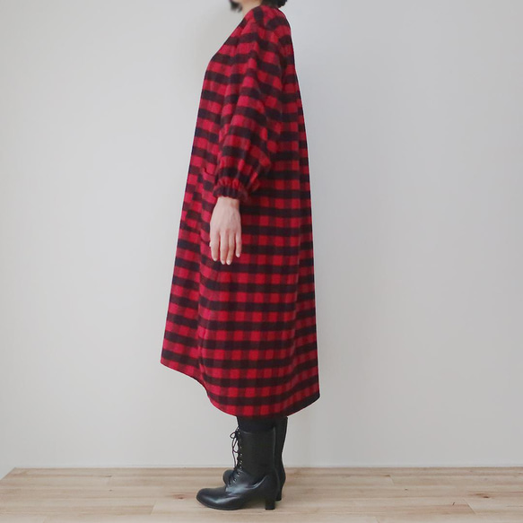 橡膠下擺便於行走❣️ 來自秋季的拉絨棉氣球袖連衣裙（免費/紅黑格紋） 第11張的照片