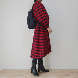 橡膠下擺便於行走❣️ 來自秋季的拉絨棉氣球袖連衣裙（免費/紅黑格紋） 第4張的照片