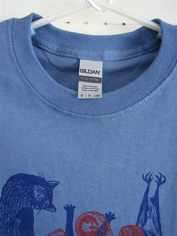 【シルク印刷】長袖Tシャツ(袖リブ)・とりねこ2版：メンズSサイズ(女子M対応サイズ) くすみ青 3枚目の画像