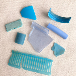 海洋プラスチックを素材にした一点物イヤリング【青mix】［サスティナブル/エシカル/SDGs］ 4枚目の画像