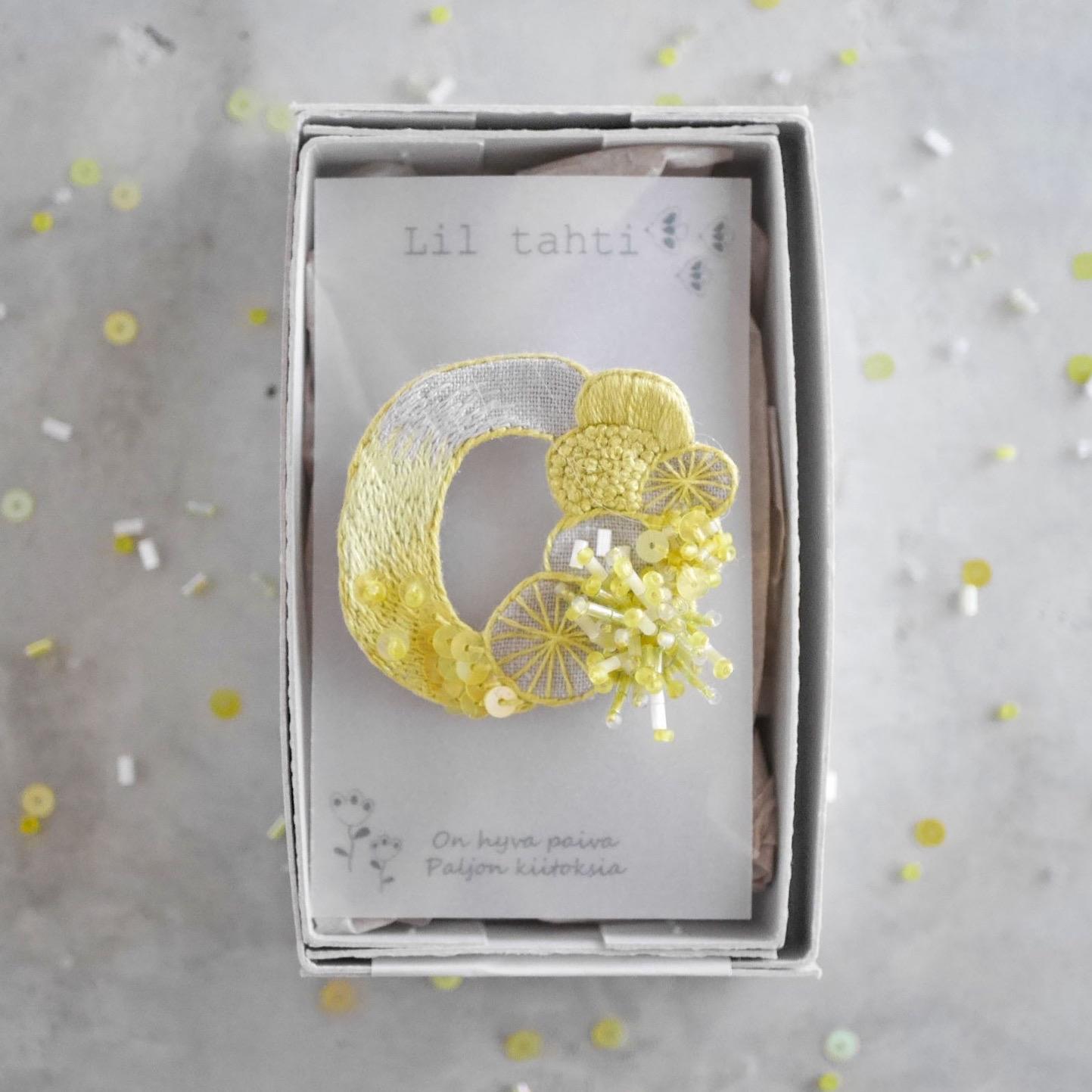 linen mimosa刺繍ブローチ【受注制作】