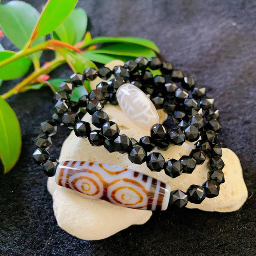 絶大な人気☆白龍眼天珠☆白玉髄☆水蓮花天珠☆キラキラ☆カット