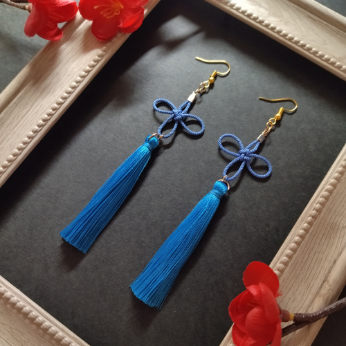 几帳結びのとタッセルのピアス(イヤリング)（薄青）【チャイナ【中華