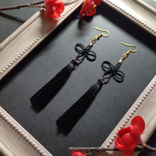 几帳結びのとタッセルのピアス(イヤリング)（黒）【チャイナ【中華