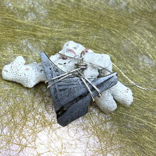 話題性抜群 人気 ギベオン 隕石 キーホルダー トップ メンズ <シンプル>大人 隕石 キーホルダー 人気 ギベオン <シンプル>大人 話題性抜群 メンズ トップ