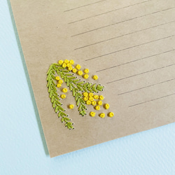 ミモザの花の刺繍クラフトメッセージカード 出産 入学 入園 卒園 誕生日 結婚 お祝い おめでとう 3枚目の画像