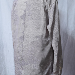 着物リメイク　アイボリーに紫の江戸小紋の切り嵌め柄のカジュアルシャツ　メンズLサイズ 5枚目の画像