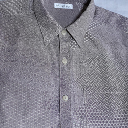 着物リメイク　アイボリーに紫の江戸小紋の切り嵌め柄のカジュアルシャツ　メンズLサイズ 2枚目の画像