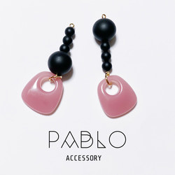 PABLO個性的♡アシンメトリーの大ぶりピアス☆イヤリング《マットブラック&ピンク》 1枚目の画像