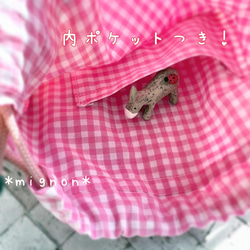 まんまる可愛い♡ポケット付き♡バンビちゃん柄の巾着袋 リボン 苺 子鹿 2枚目の画像