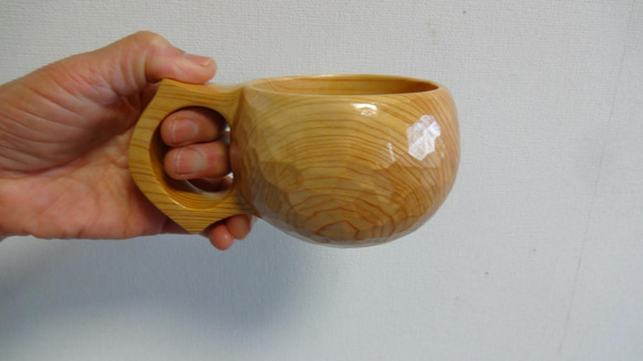 　ヒノキの一木彫りコーヒーカップ 2枚目の画像