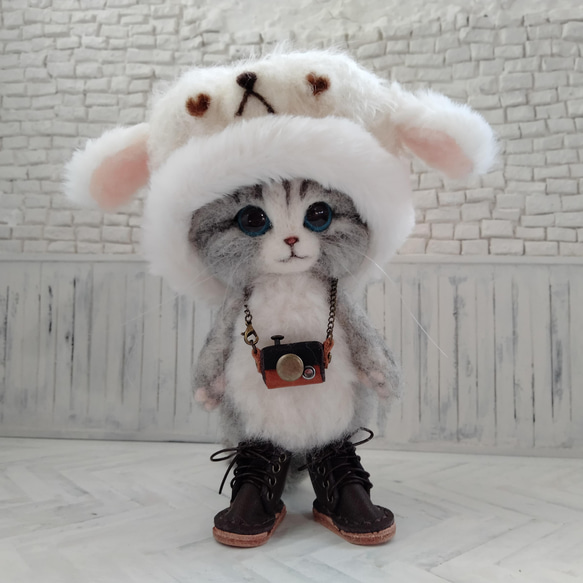 ひつじさんの帽子をかぶったねこのぬいぐるみ 羊毛フェルト 猫 羊毛