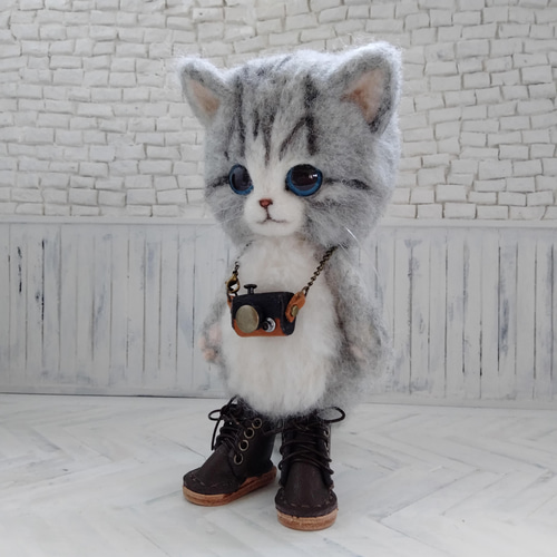 ひつじさんの帽子をかぶったねこのぬいぐるみ 羊毛フェルト 猫 羊毛