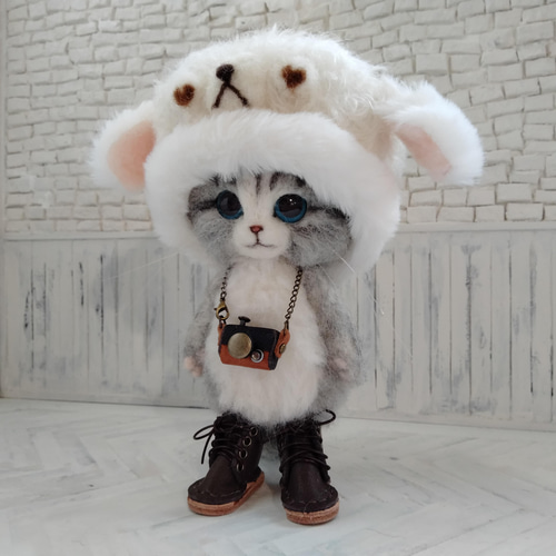 ひつじさんの帽子をかぶったねこのぬいぐるみ 羊毛フェルト 猫 羊毛