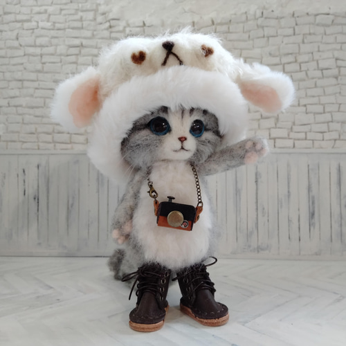 ひつじさんの帽子をかぶったねこのぬいぐるみ 羊毛フェルト 猫