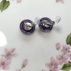 薄紫色　銀彩六角　チェコガラスボタンのイヤリング 6枚目の画像