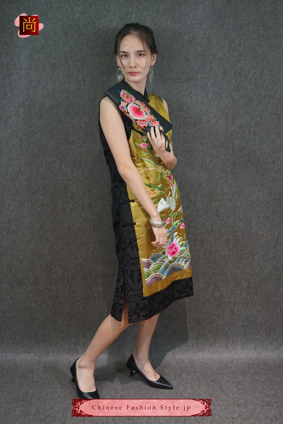 エレガントでおしゃれ、アンティーク刺繍の施されたレザーのクラッチバッグ。アジアンドレスにぴったり#102 2枚目の画像