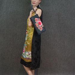エレガントでおしゃれ、アンティーク刺繍の施されたレザーのクラッチバッグ。アジアンドレスにぴったり#102 3枚目の画像