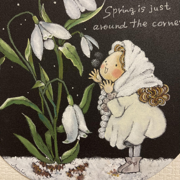 【チョークアート原画】（壁掛け用革ひも付き）こびとちゃんの四季　早春　「春はそこまで」 3枚目の画像