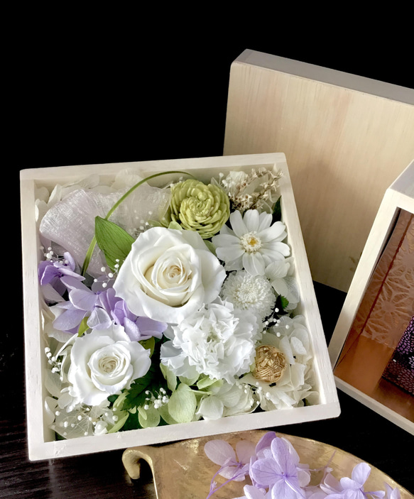 木箱お供えギフトセット「花と香り」白薔薇 2枚目の画像