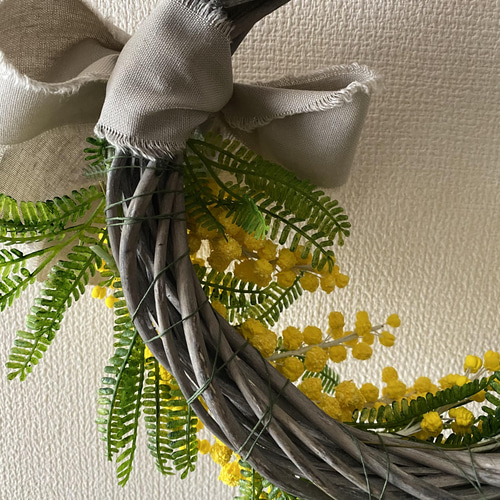【専用となりました】クレイフラワー❁フラワーリース特大❁鳥❁ハンドメイド 送料無料】クレイフラワー ミモザのハーフリース リース Na