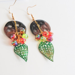 葉と木の実の切り絵ピアス/イヤリング[丸型] 5枚目の画像