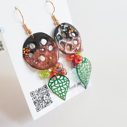 葉と木の実の切り絵ピアス/イヤリング[丸型] 3枚目の画像