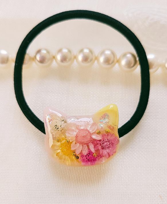 ミモザと小花 猫ちゃん型レジンヘアゴム