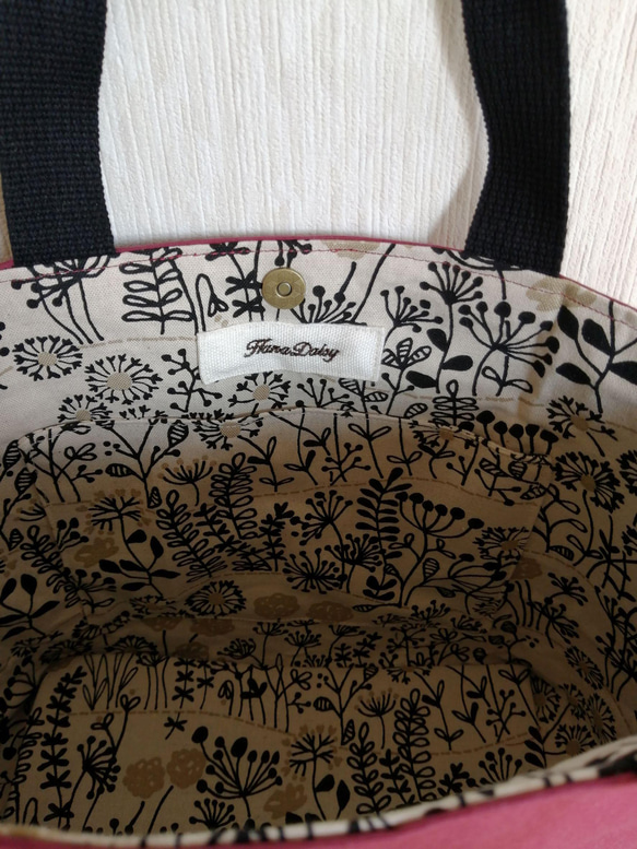 グレー・プードルちゃんのお散歩刺繍バッグ（大）【底板付き】A4サイズすっぽり 5枚目の画像