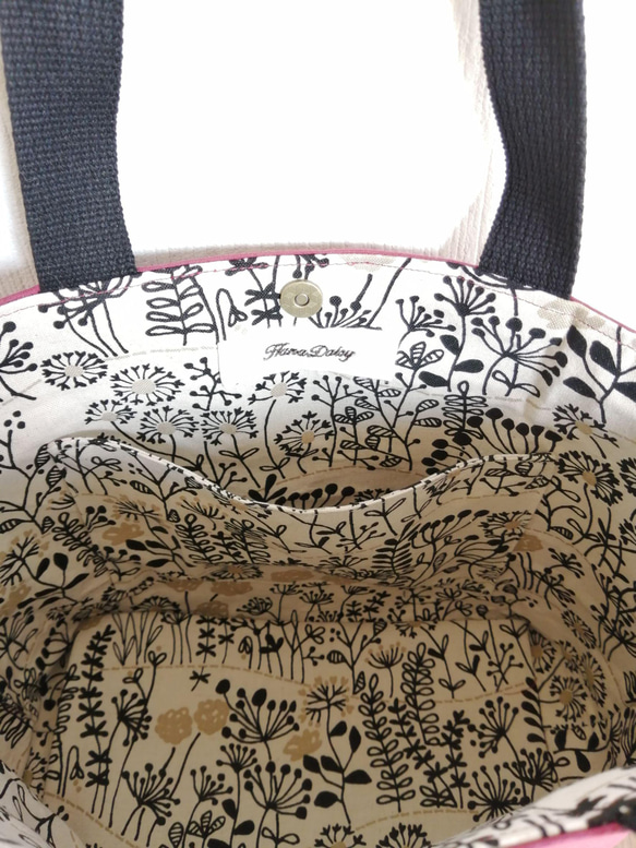 グレー・プードルちゃんのお散歩刺繍バッグ（大）【底板付き】A4サイズすっぽり 6枚目の画像