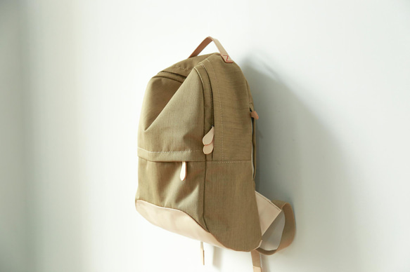 新品上市！新月真皮手作經典背包 第2張的照片