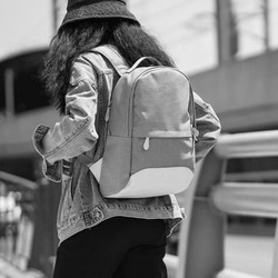 新品上市！新月真皮手作經典背包 第5張的照片