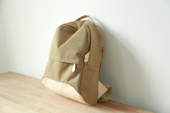 新品上市！新月真皮手作經典背包 第3張的照片