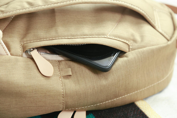 新品上市！新月真皮手作經典背包 第12張的照片