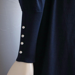 [塑造美麗輪廓◎] WHOLEGARMENT 珍珠袖口洋裝 [海軍藍] 第14張的照片