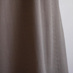 售罄！ [美麗的線條輪廓成真！ ] Whole Garment Puff 袖連衣裙配珍珠袖口 [灰褐色] 第11張的照片
