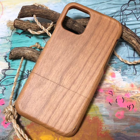 最新入荷【りんご＋名入れ可能】天然木製素材 ウッド 木製 彫刻　iPhone13proケース 3枚目の画像