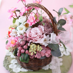 《ひな祭り》 桃の花のバスケットアレンジメント 薔薇 花てまり ❁ アーティフィシャルフラワー Creema限定 3枚目の画像