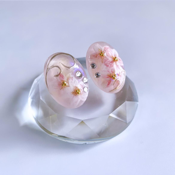 glass oval cherry blossoms Earrings 2枚目の画像